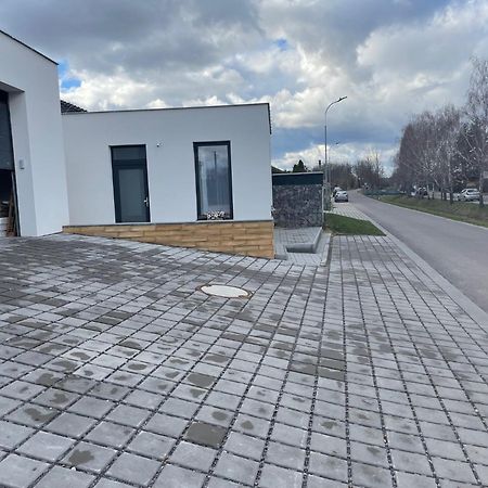 R E L L A X Studia Chvalovice Hate Na Greenway Praha-Wien 외부 사진